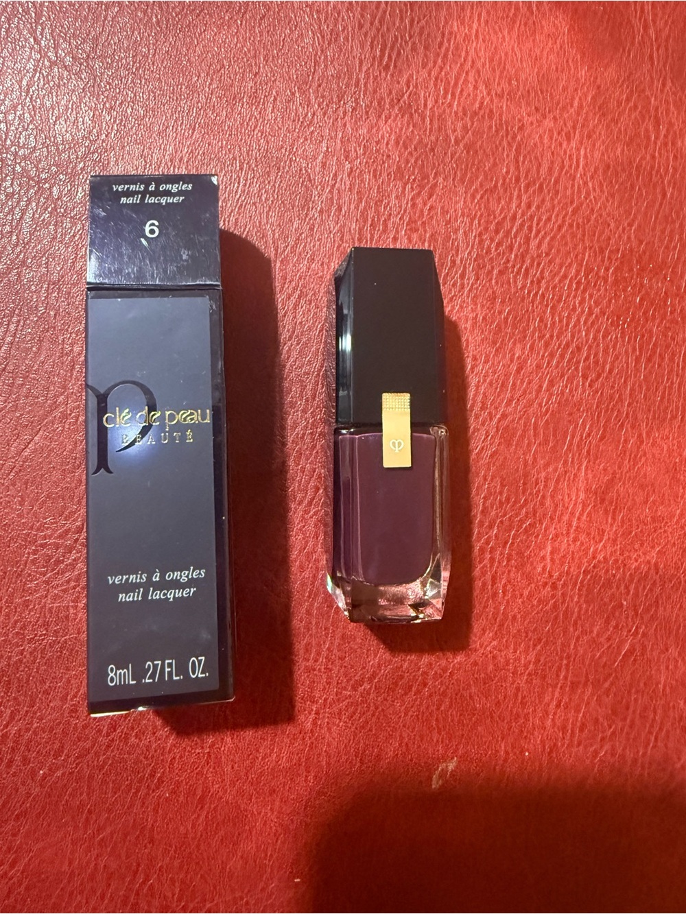 Clé de Peau Beauté Vernis À Ongles Nail Lacquer #6 Purple Lustrous 8mL
